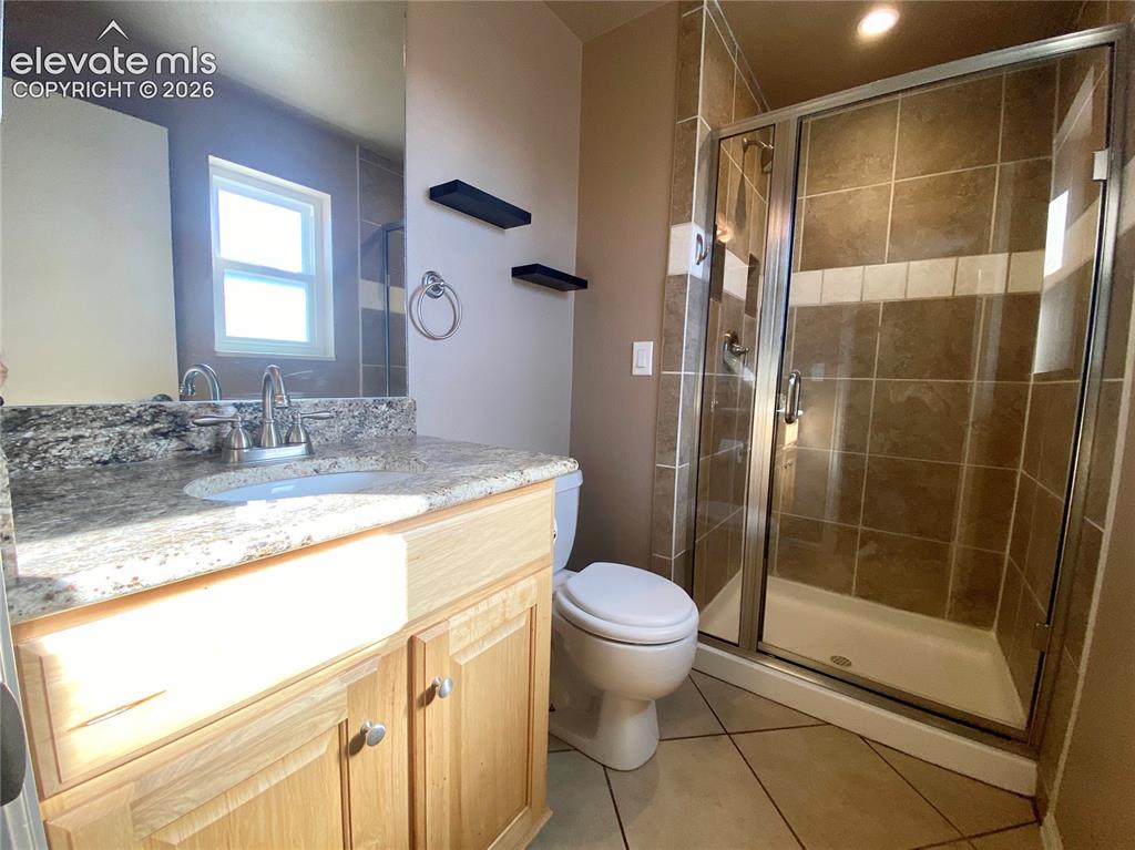 Image 8 of 13: Bathroom