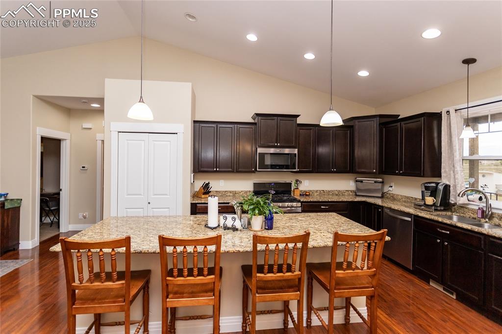 Image 10 of 46: Kitchen