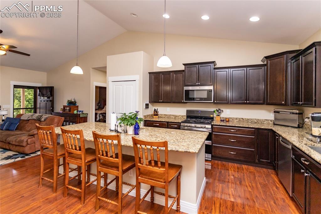 Image 12 of 46: Kitchen