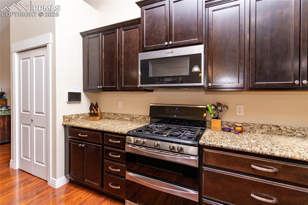 Image 13 of 46: Kitchen