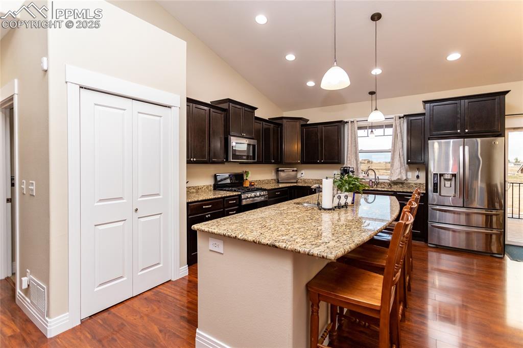 Image 15 of 46: Kitchen