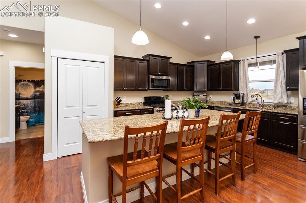 Image 16 of 46: Kitchen