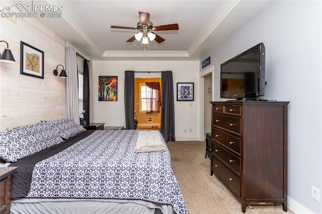 Image 23 of 46: Bedroom