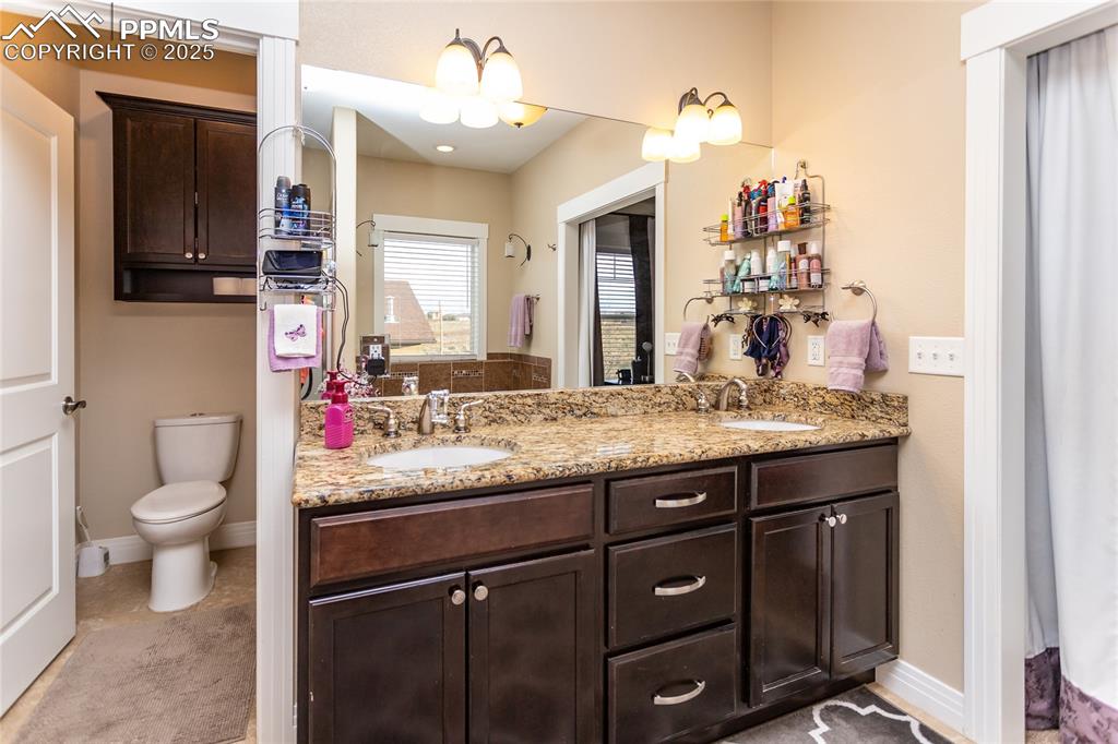 Image 29 of 46: Bathroom