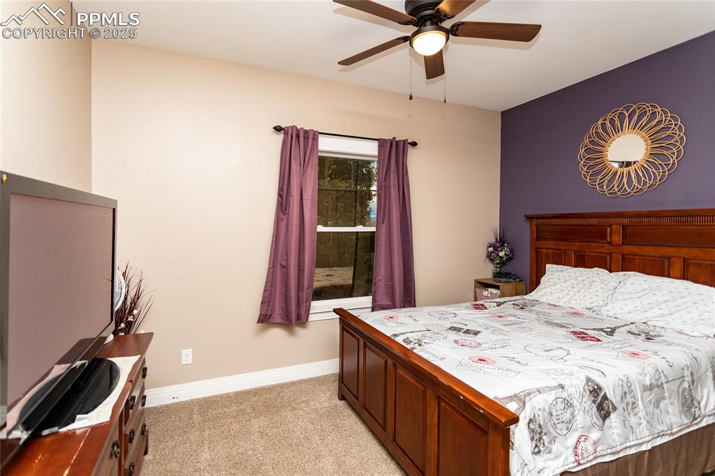 Image 31 of 46: Bedroom