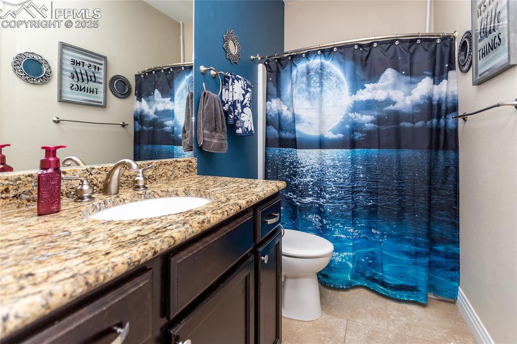 Image 35 of 46: Bathroom