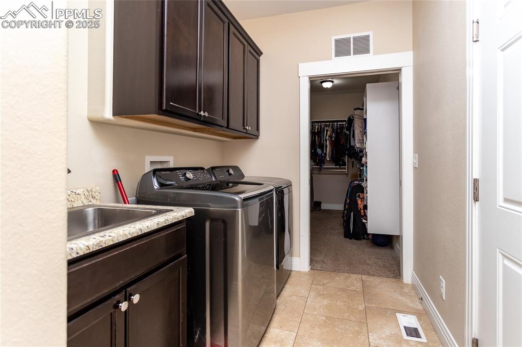 Image 36 of 46: Laundry