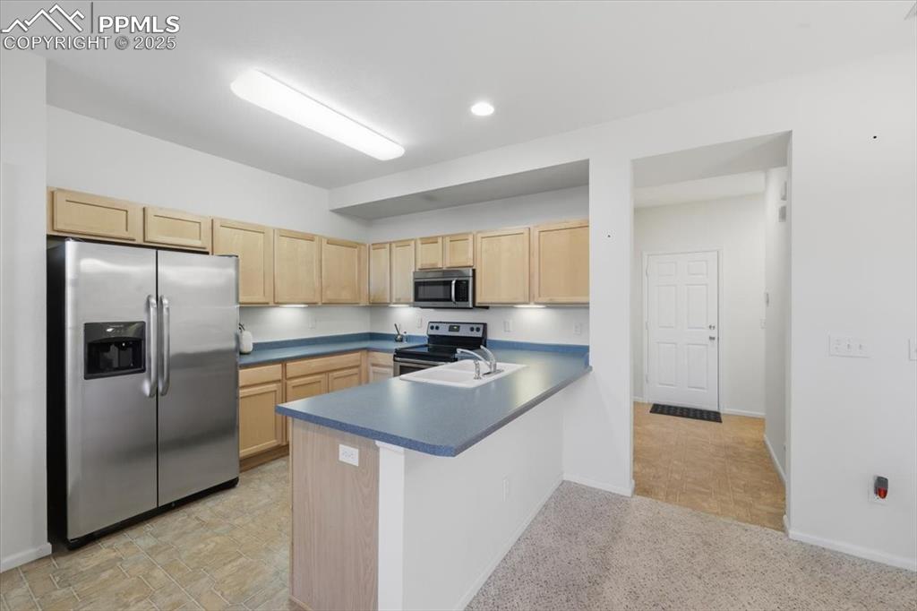 Image 10 of 32: Kitchen.