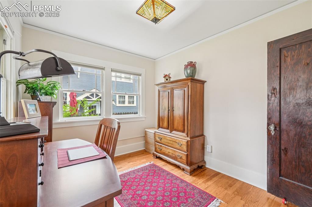 Image 21 of 49: Office