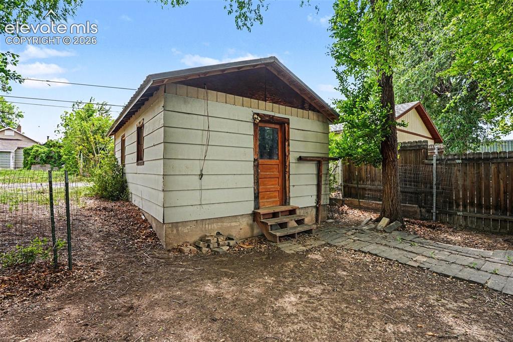 Image 21 of 23: Detached 1 car garage