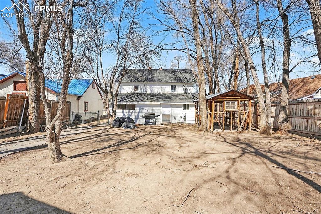 Image 22 of 24: Back of Structure