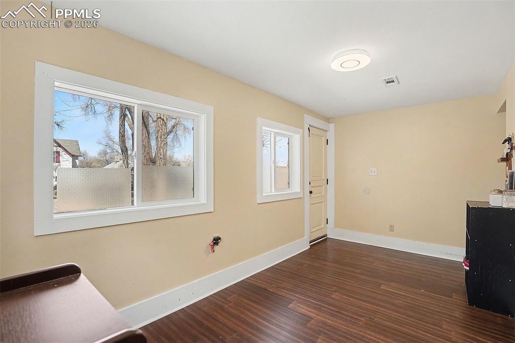 Image 5 of 24: Entry