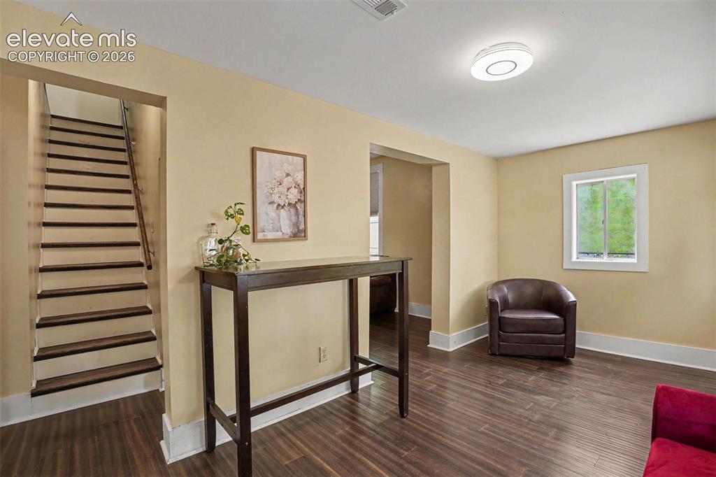 Image 5 of 23: Sitting Room