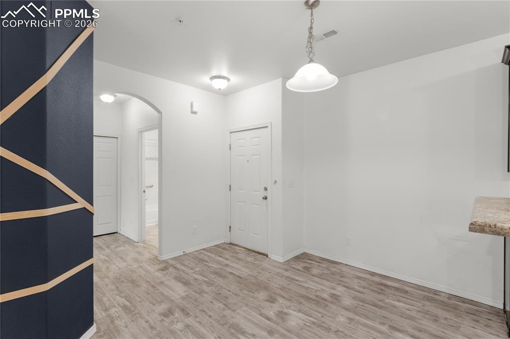 Image 20 of 33: Entry