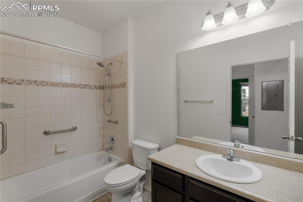 Image 22 of 33: handles in & out of tub/shower