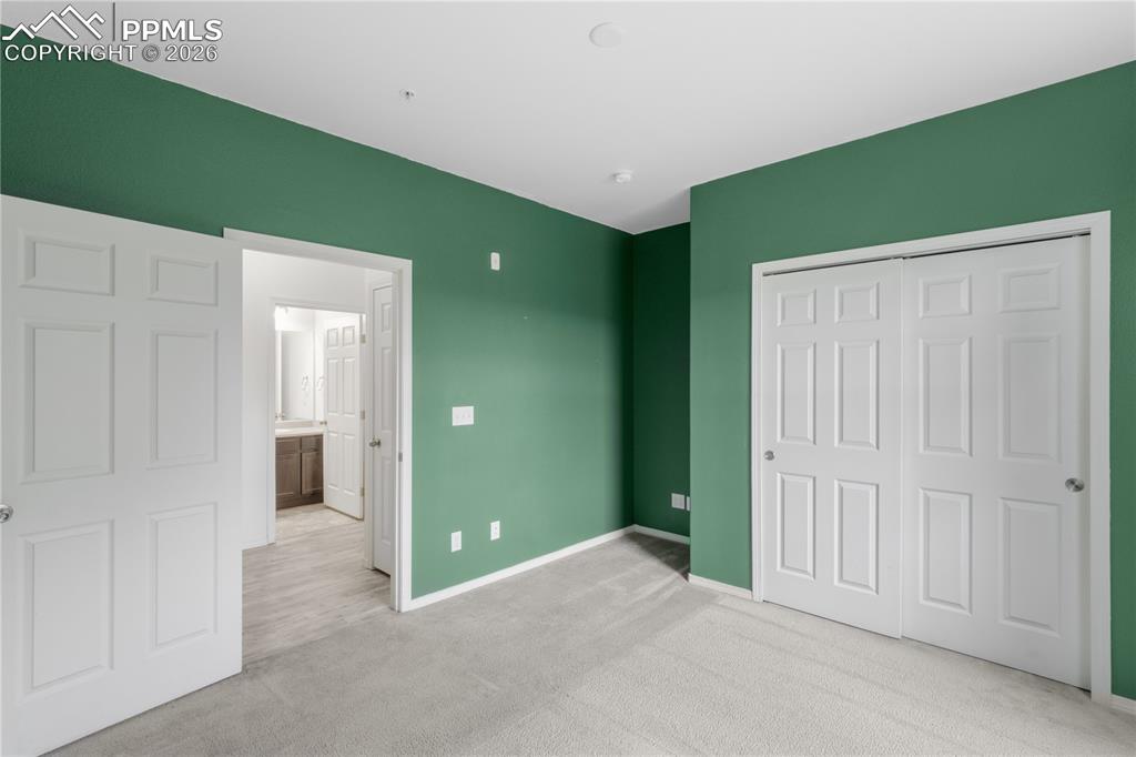 Image 27 of 33: Bedroom