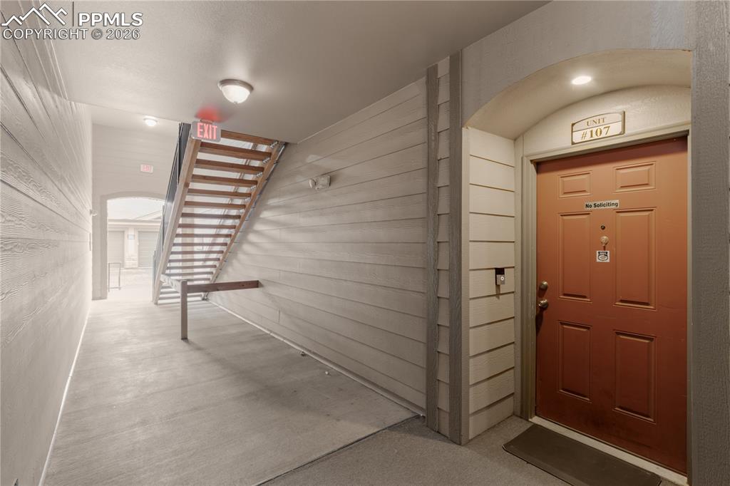 Image 4 of 33: Entry