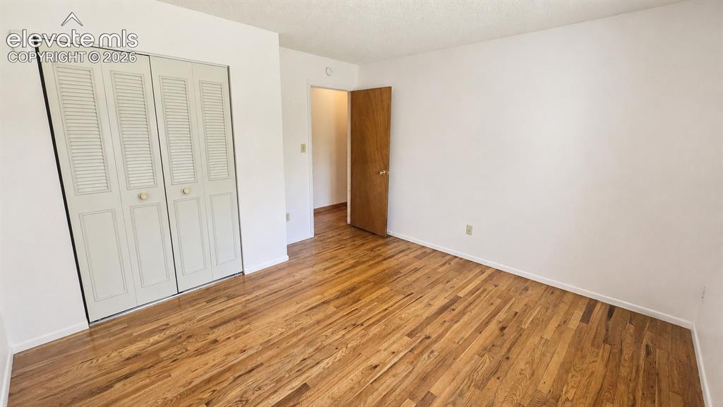 Image 15 of 30: Bedroom