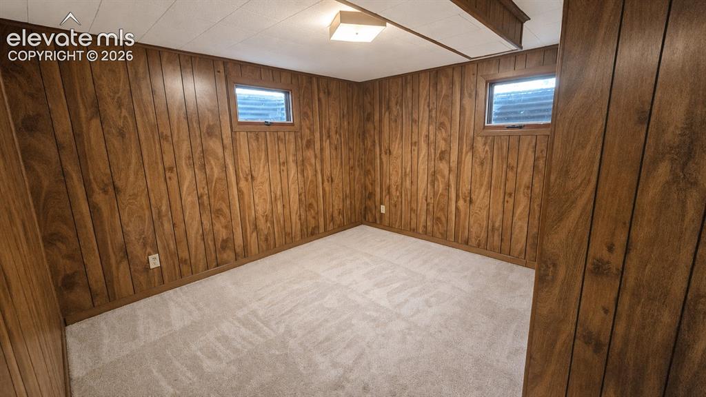 Image 17 of 30: Bedroom