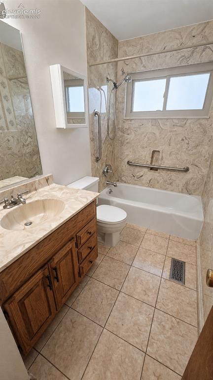 Image 20 of 30: Bathroom