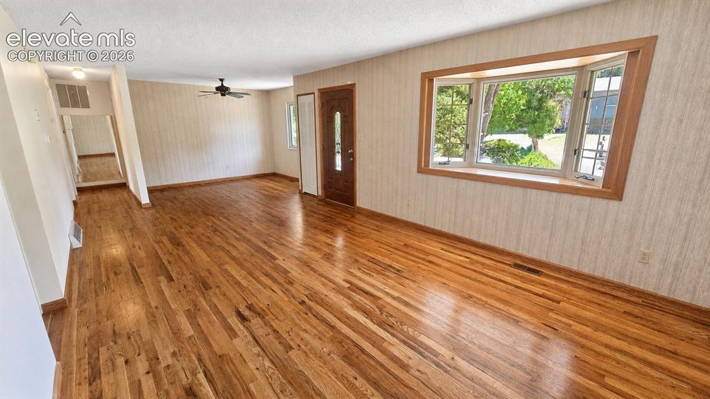Image 4 of 30: Living Room