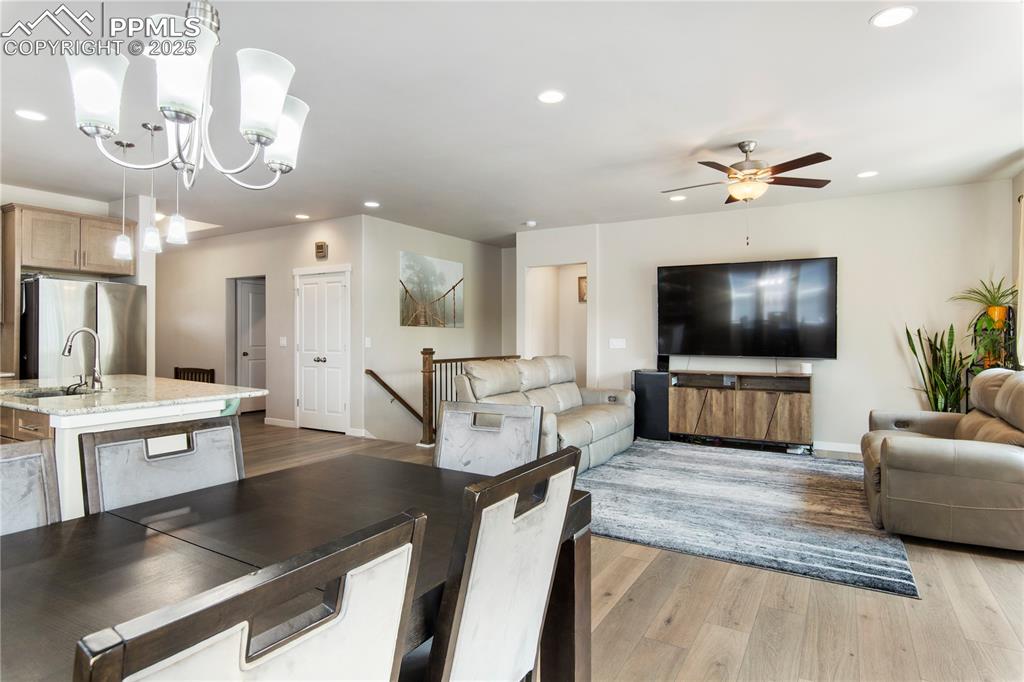 Image 10 of 32: Dining Area