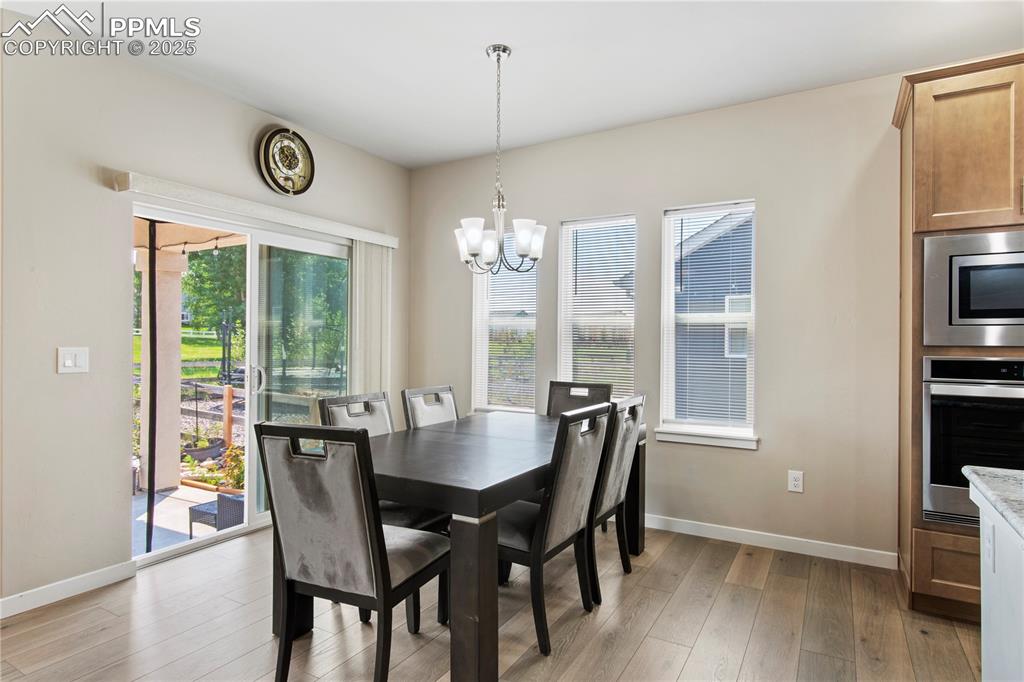Image 11 of 32: Dining Area