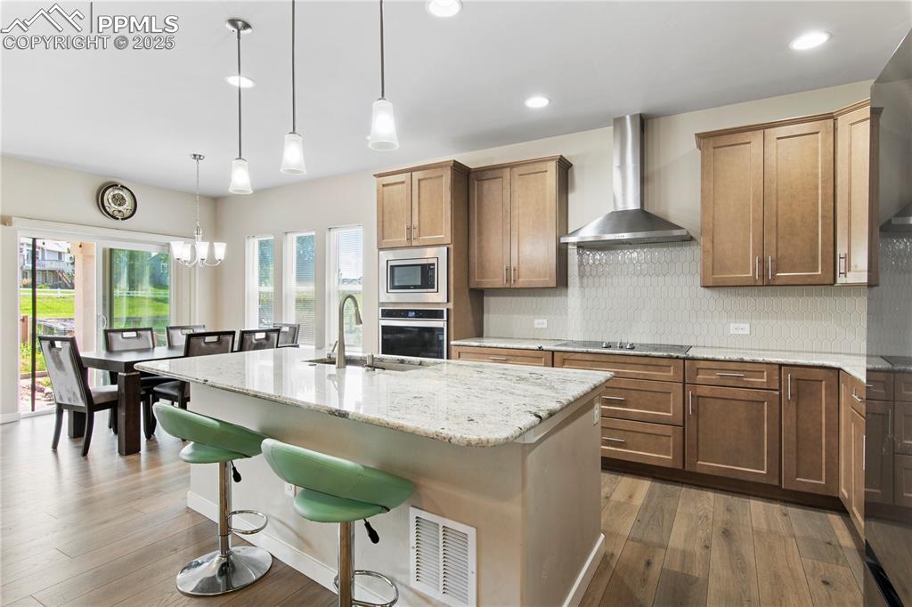 Image 4 of 32: Kitchen