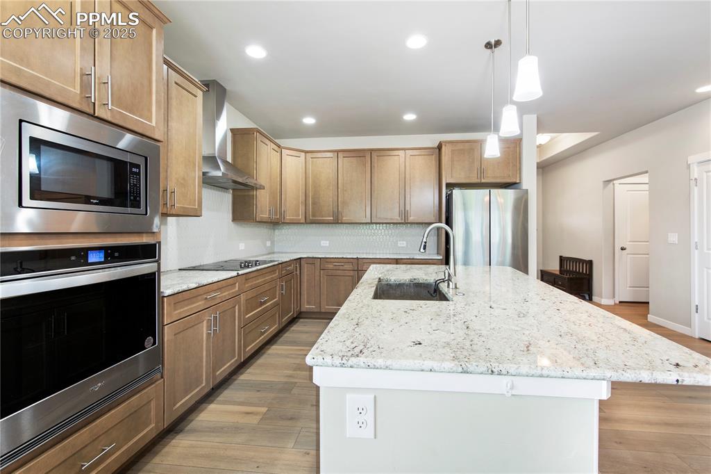 Image 5 of 32: Kitchen