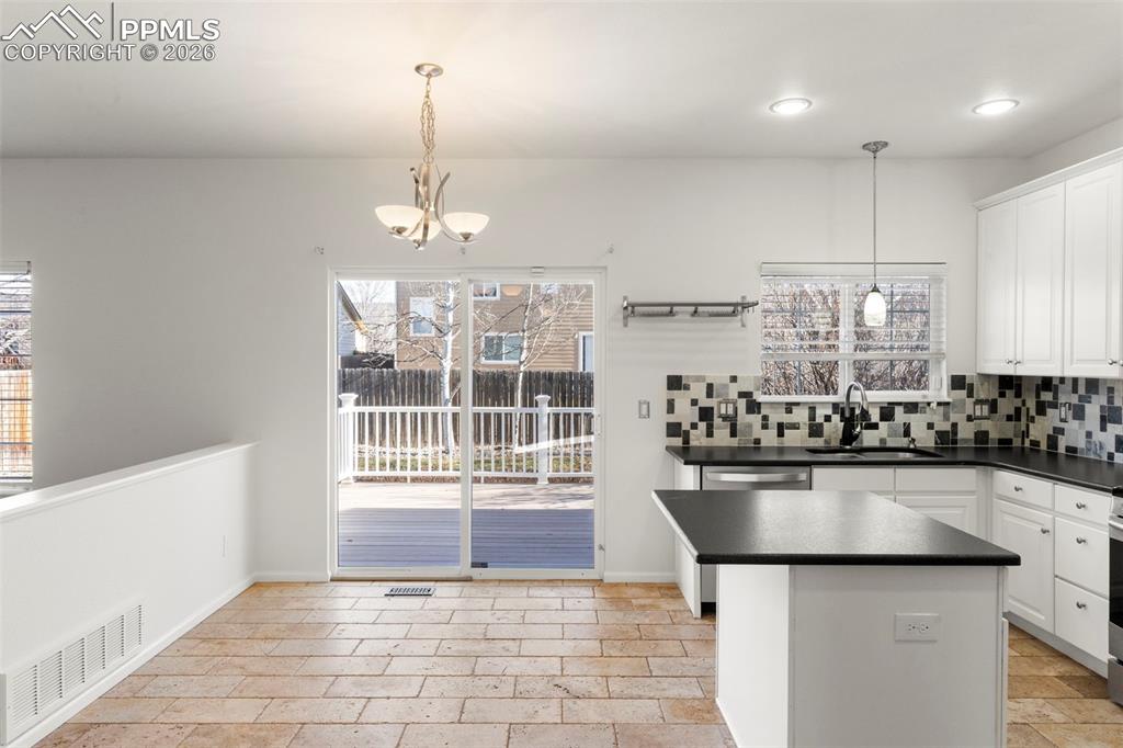 Image 15 of 37: Kitchen