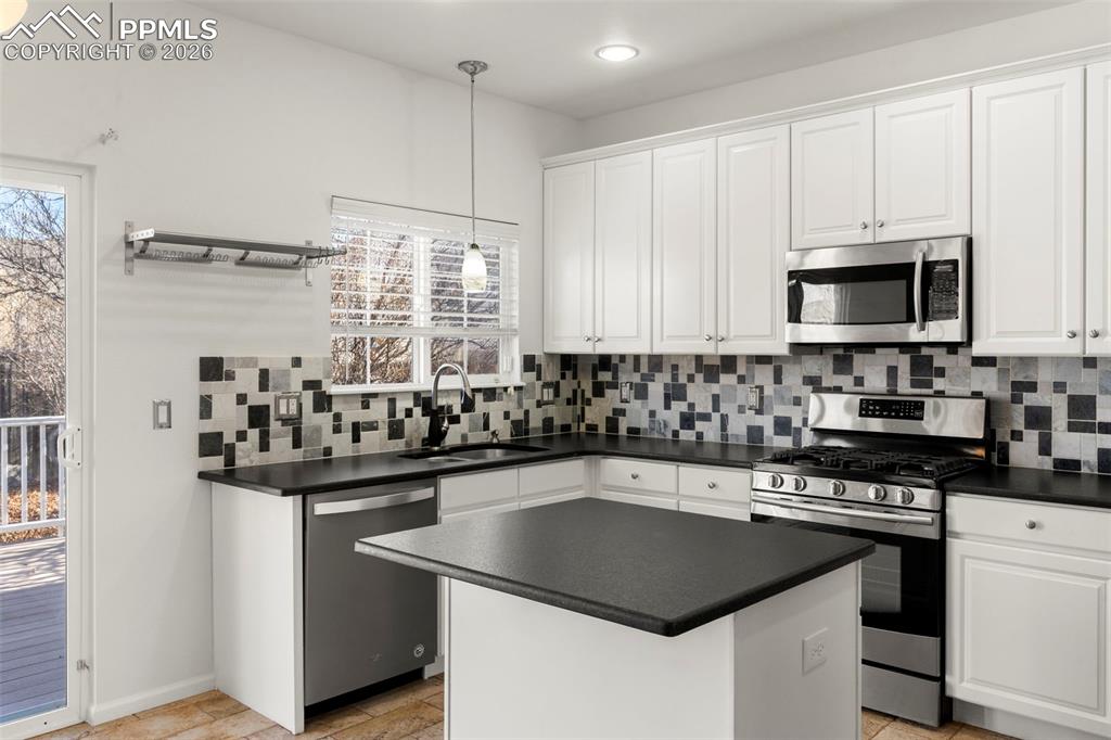 Image 16 of 37: Kitchen