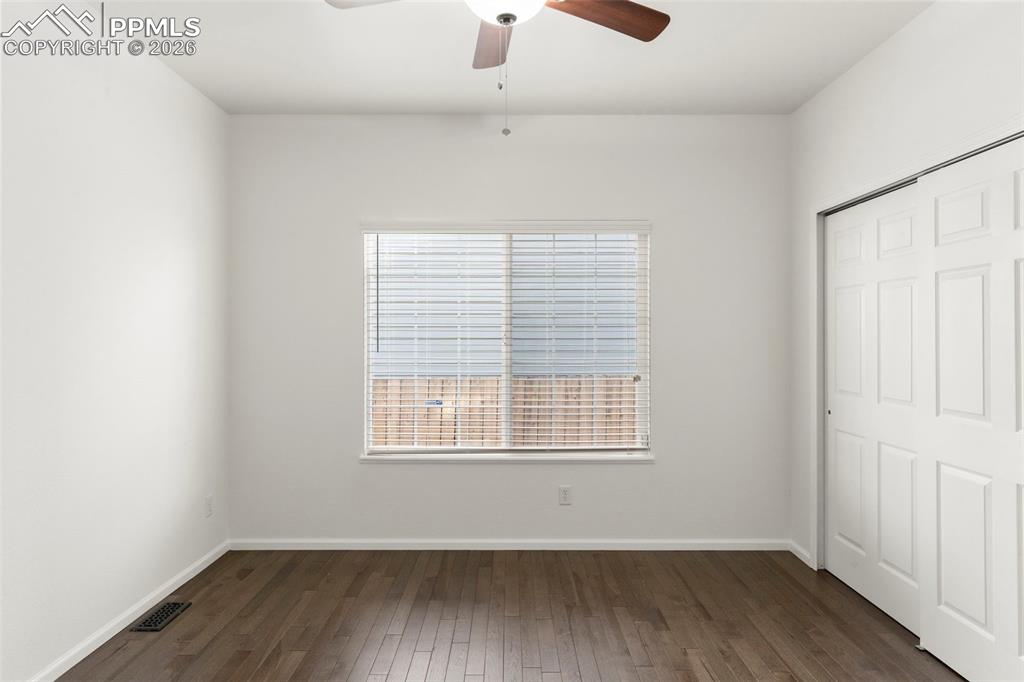 Image 18 of 37: Bedroom