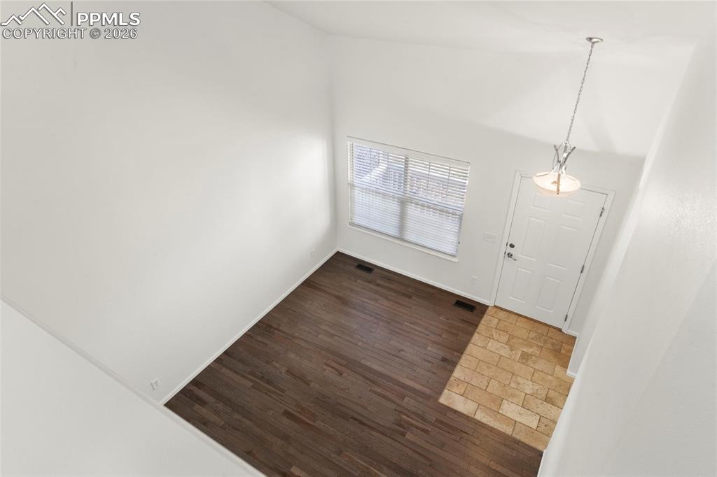 Image 19 of 37: Entry