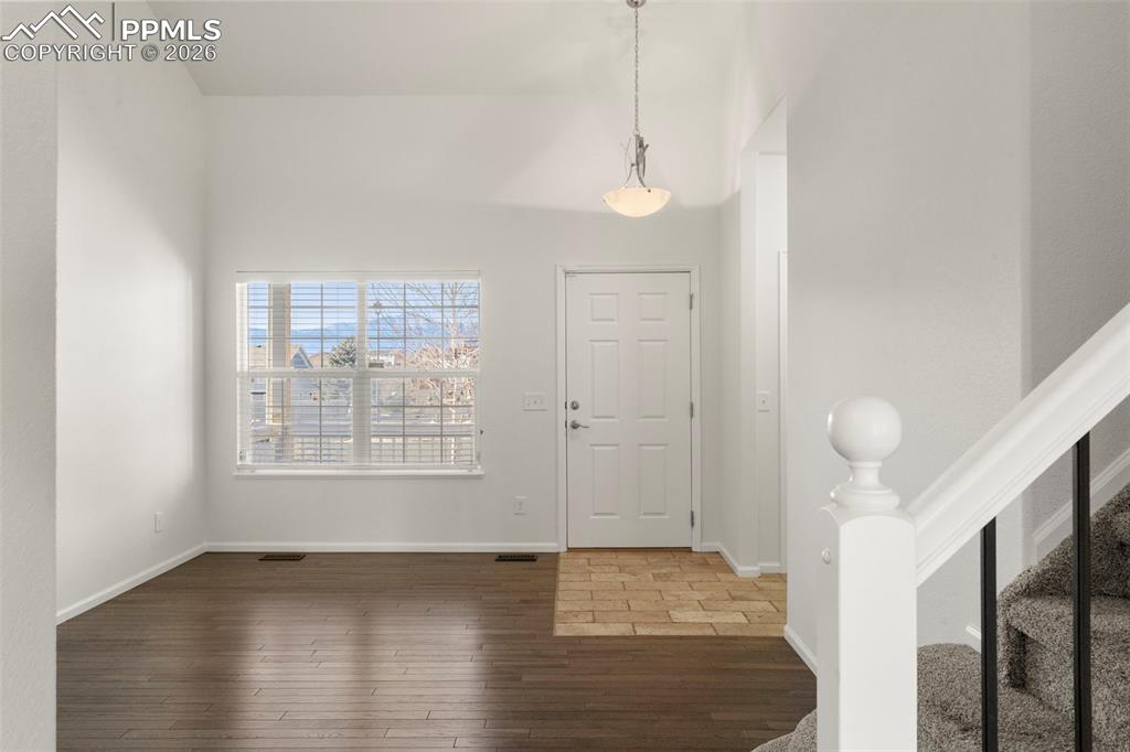 Image 31 of 37: Entry