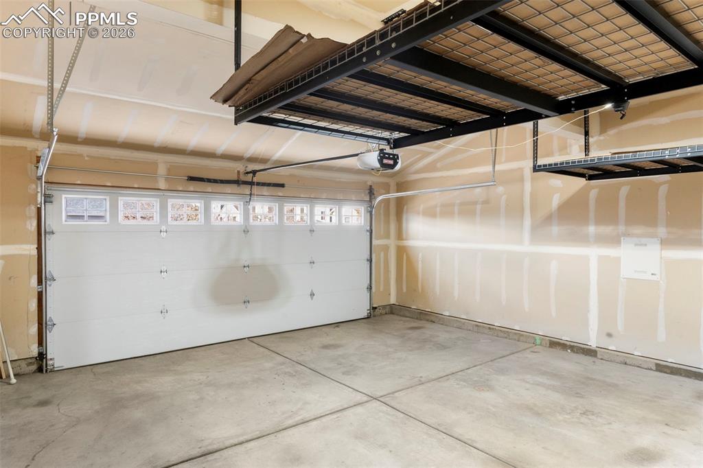 Image 37 of 37: Garage