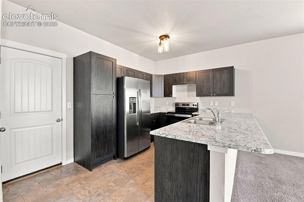 Image 4 of 17: Kitchen