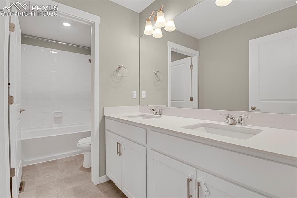 Image 19 of 29: Bathroom