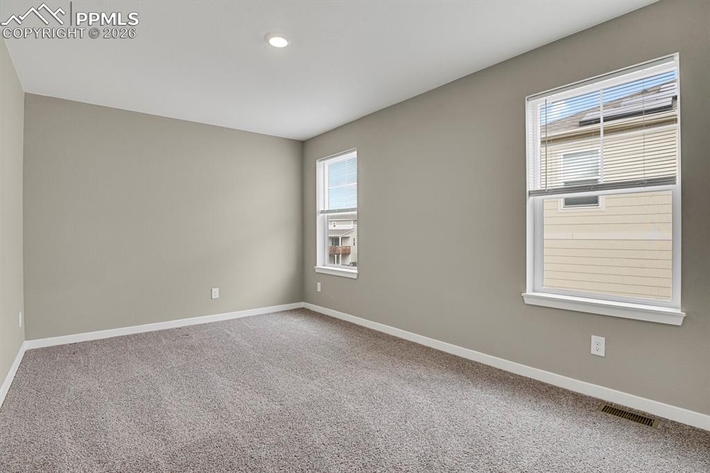 Image 23 of 29: Bedroom