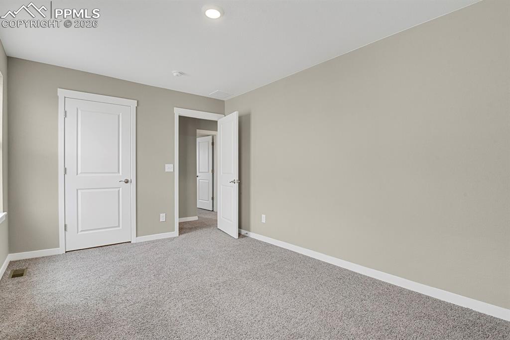 Image 24 of 29: Bedroom