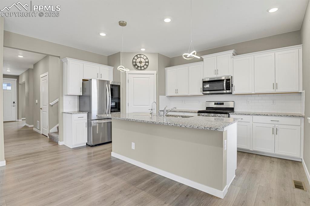 Image 4 of 29: Kitchen