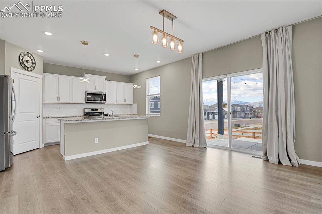 Image 7 of 29: Kitchen