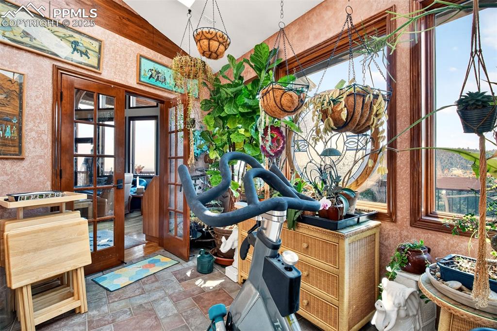 Image 13 of 50: Atrium off living room