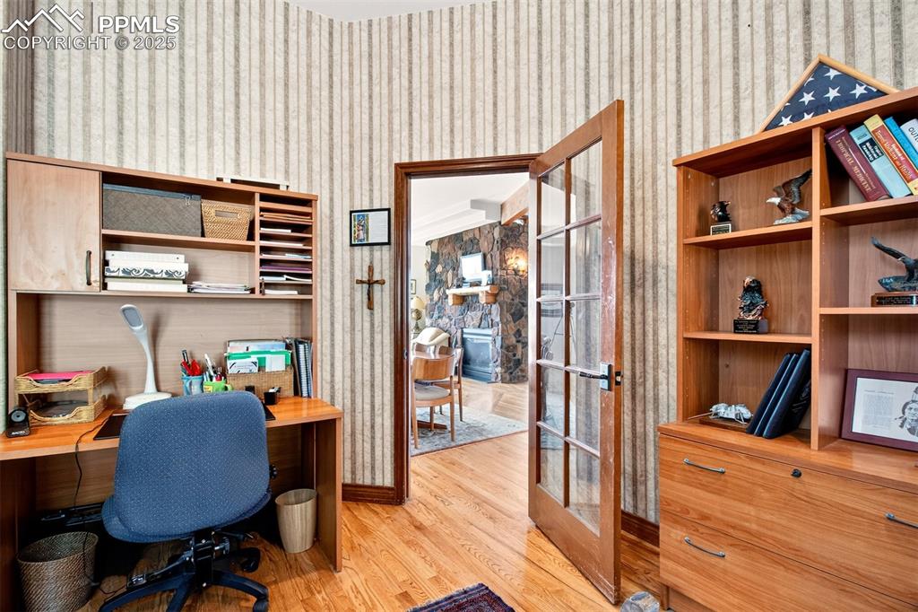 Image 28 of 50: Office off the dining area