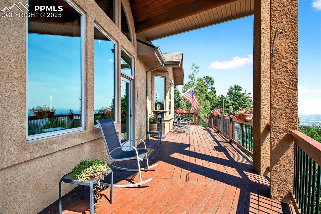 Image 3 of 50: Spacious main deck entering into living room