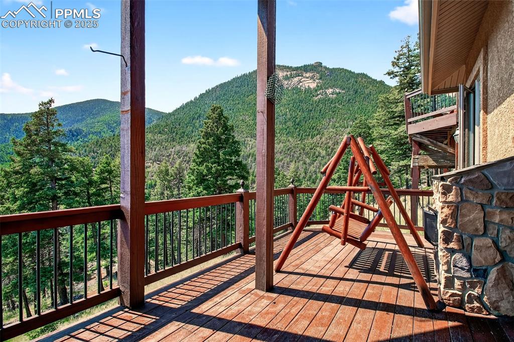 Image 42 of 50: Lower level deck