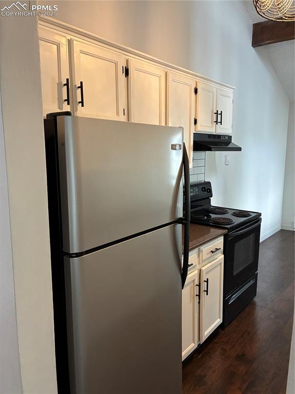 Image 10 of 26: Kitchen