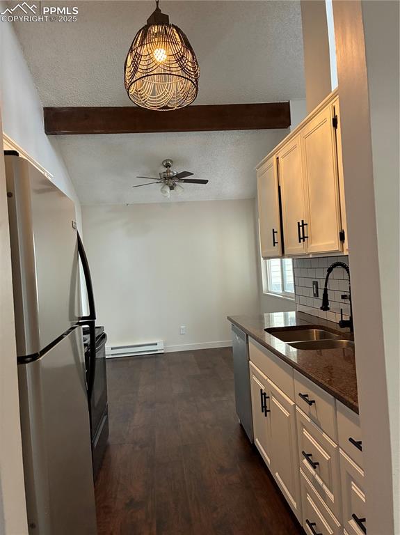 Image 11 of 26: Kitchen