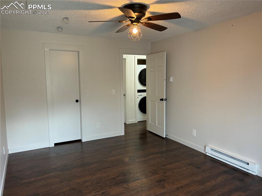 Image 16 of 26: Bedroom