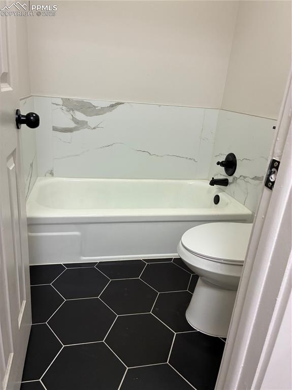 Image 22 of 26: Bathroom