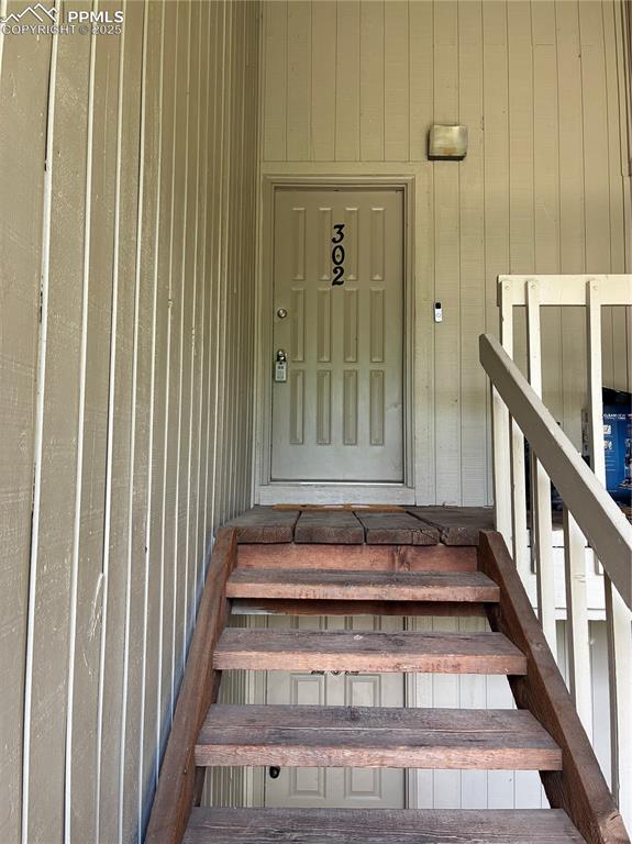 Image 25 of 26: Entry